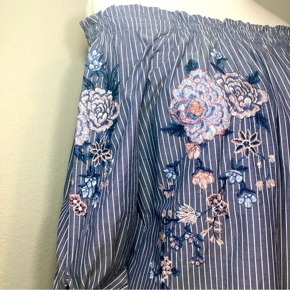 AMERICAN EAGLE Off Shoulders Striped Embroidered Floral Top Size Small - Picture 4 of 11